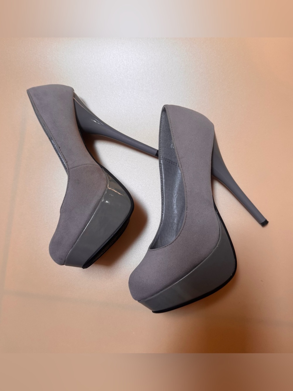 🩶NEW BAMBOO Gray Suede Platform Stiletto Pumps Size 6